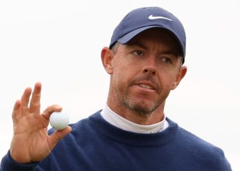 Amgen Irish Open: Rory McIlroy se queda a dos golpes de su propio campo y Matteo Manassero se pone en cabeza a mitad de camino | Noticias de golf