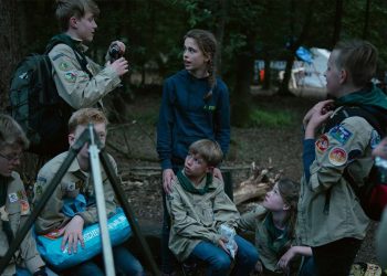 ¿Qué es una 'caída'? A los niños holandeses les vendan los ojos y los dejan en el bosque