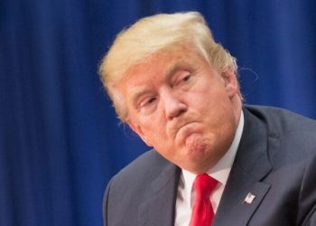 Su campaña está preocupada de que Trump se desmorone en el debate