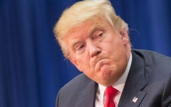 Su campaña está preocupada de que Trump se desmorone en el debate