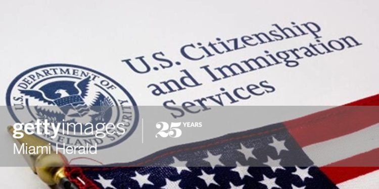 USCIS continúa aceptando solicitudes