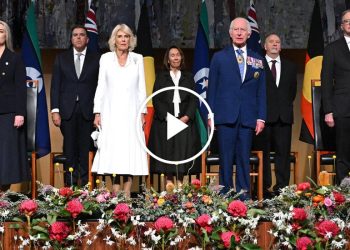 Senador indígena interrumpe al rey Carlos durante su visita a Australia