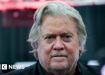 Steve Bannon, exasesor de Trump, sale de prisión