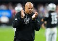 ¿Podrán los Raiders deshacerse del drama a tiempo para viajar a Denver?