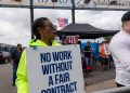 Los trabajadores portuarios estadounidenses continúan con su segundo día de huelga, sin acuerdo a la vista | Noticias de transporte