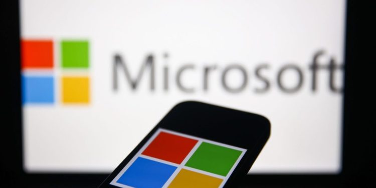 Microsoft acusa a Google de «campaña en la sombra» para influir en la regulación de la nube en Europa