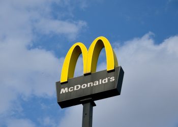 Las máquinas de helado rotas de McDonald's podrían repararse más rápido gracias a una nueva regla federal