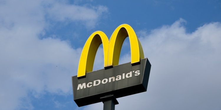 Las máquinas de helado rotas de McDonald's podrían repararse más rápido gracias a una nueva regla federal
