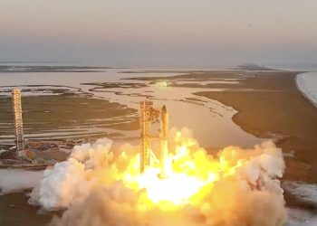 La prueba de la nave espacial de SpaceX se completa con una notable captura de refuerzo tipo «palillo»