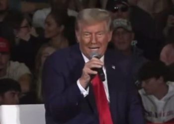 Trump parece no recordar su edad a medida que aumentan las preguntas sobre el declive