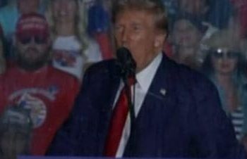 Trump celebra su evento más extraño hasta el momento en su regreso a Butler