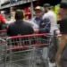 Videos virales que alegan compras de pánico en Costco surgen durante la tormenta perfecta del huracán Helene y la huelga portuaria