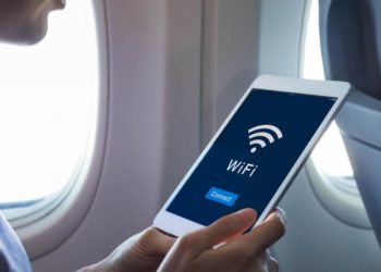 Las aerolíneas compiten con WiFi gratuito a bordo