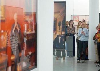 Los penetrantes retratos de la fotógrafa estadounidense Tina Barney