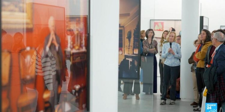 Los penetrantes retratos de la fotógrafa estadounidense Tina Barney