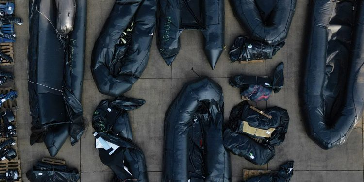 Niño pequeño 'muerte pisoteado' mientras inmigrantes intentaban cruzar el Canal de la Mancha | Noticias de migración