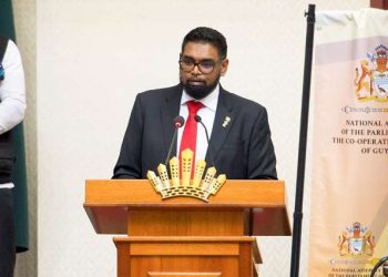 Guyana presenta subvenciones en efectivo y matrícula universitaria gratuita como parte de importantes impulsos económicos