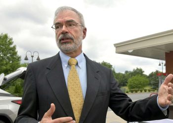 El representante Andy Harris quiere darle a Trump los votos electorales de Carolina del Norte debido al huracán Helene
