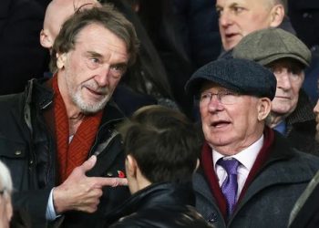 La leyenda del Manchester United, Sir Alex Ferguson, pierde el cargo de embajador remunerado en medio de medidas de reducción de costos