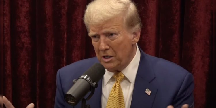 El presidente Trump habla sobre el Área 51, los ovnis y los extraterrestres en una entrevista con Joe Rogan (VIDEO) | El experto en puerta de enlace