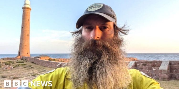 Scot consigue el trabajo de sus sueños como farero en una isla australiana