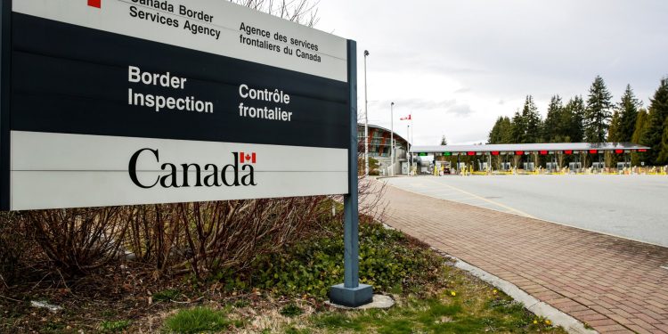 Canadá reforzará la seguridad fronteriza en medio de la amenaza arancelaria de Trump: lo que hay que saber | Noticias de migración