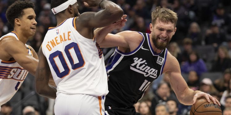 En batalla de equipos con escasez de personal, los Kings vuelven a superar a los Suns