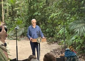 Joe Biden hace historia como el primer presidente en visitar la selva amazónica