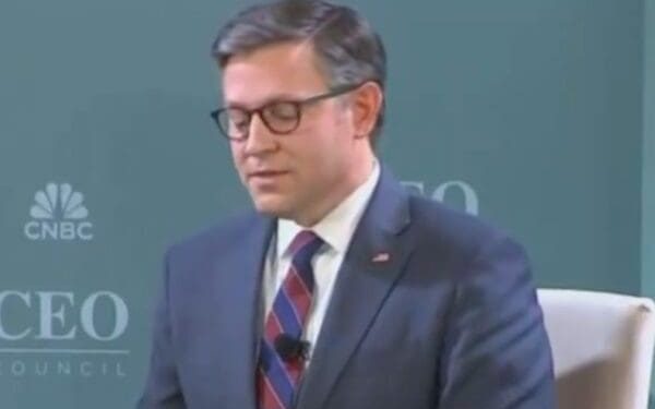 Trump ya ha creado un problema para Mike Johnson en la Cámara