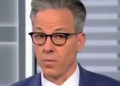 La reacción de Jake Tapper cuando se dio cuenta de lo mala que era la candidata Kamala Harris: 'Holy Smokes'
