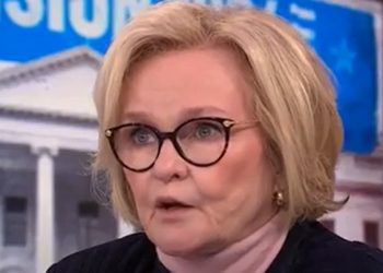 MIRAR: La exsenadora demócrata Claire McCaskill rompe a llorar en vivo por televisión por la derrota de Kamala