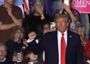 Trump bombardea en Pensilvania mientras la manifestación de lectura está a la mitad