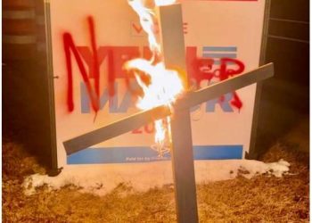 Acusación federal de amenazas/declaraciones falsas por «engaño de crímenes de odio»