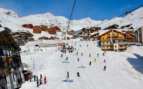 Las estaciones de esquí francesas se benefician de la nieve artificial