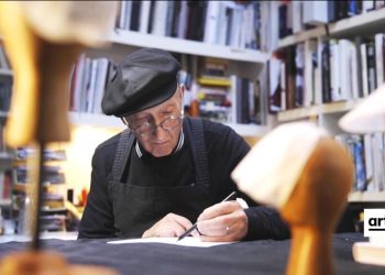 Felicitaciones a Stephen Jones, el maestro de la sombrerería