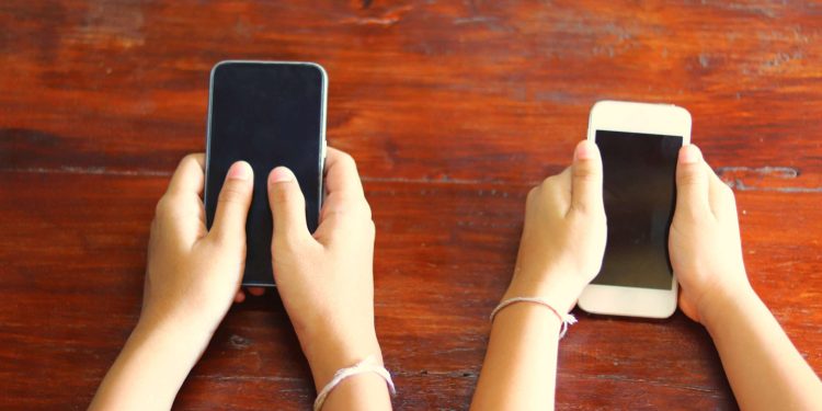 El primer ministro australiano propone una prohibición total de las redes sociales para cualquier menor de 16 años