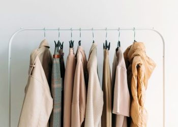 Diez prendas clave en nuestro guardarropa son suficientes: he aquí por qué