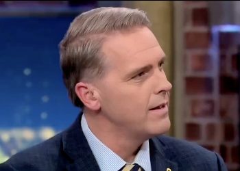 Scott Jennings de CNN se burla de la izquierda por una interminable narrativa falsa sobre 'literalmente Hitler' (VIDEO) | El experto en puerta de enlace