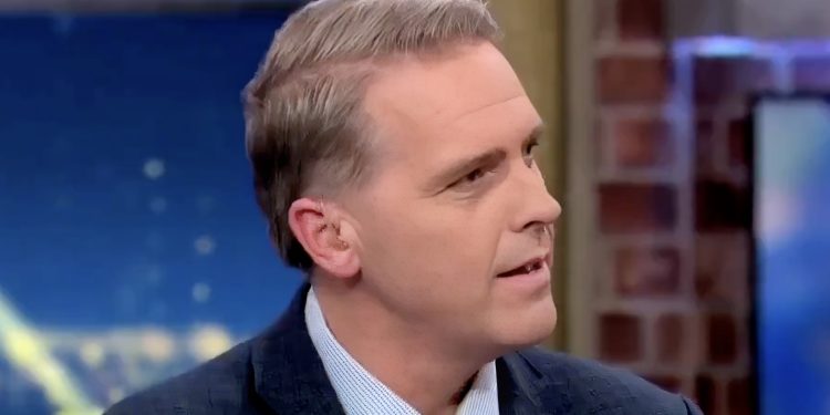 Scott Jennings de CNN se burla de la izquierda por una interminable narrativa falsa sobre 'literalmente Hitler' (VIDEO) | El experto en puerta de enlace