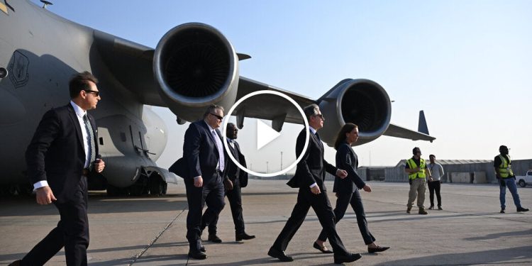 Blinken analiza el futuro de Siria en una visita no anunciada a Irak