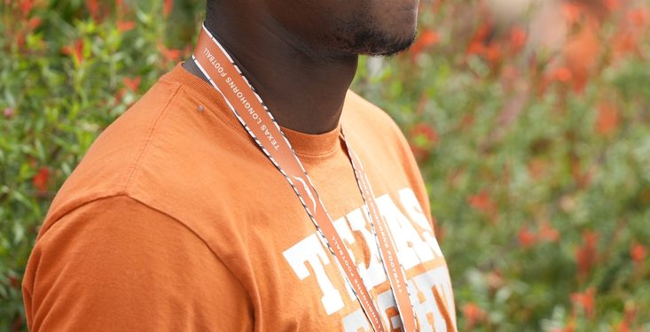 El ATH No. 1 Michael Terry III permanece en el estado y firma con Texas