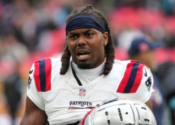 Informes: Patriots renunciarán al WR KJ Osborn