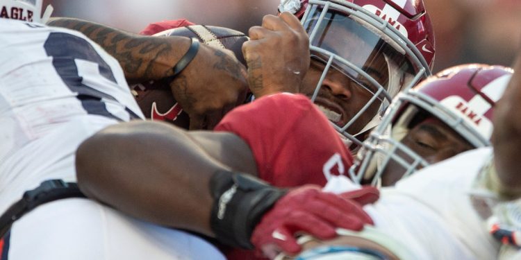 Los apostantes respaldan a Alabama para entrar en el campo CFP