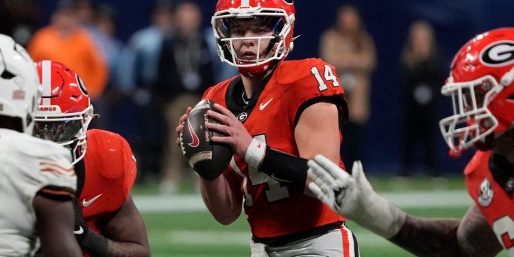 El No. 2 Georgia, con nuevo titular como QB, se enfrenta al No. 7 Notre Dame en Sugar Bowl