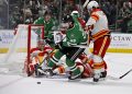 Roope Hintz rompe el empate mientras Stars se aleja de Flames