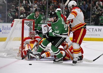 Roope Hintz rompe el empate mientras Stars se aleja de Flames