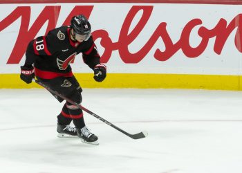 Brady Tkachuk anota en tiempo extra para que los senadores superen a los Penguins