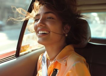 Humane quiere colocar el software AI Pin dentro de su teléfono, automóvil y altavoz inteligente