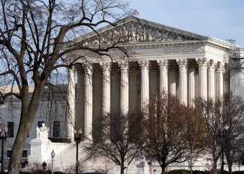 'Una crisis ética creada por ella misma': los demócratas critican la ética de la Corte Suprema | Noticias de los tribunales