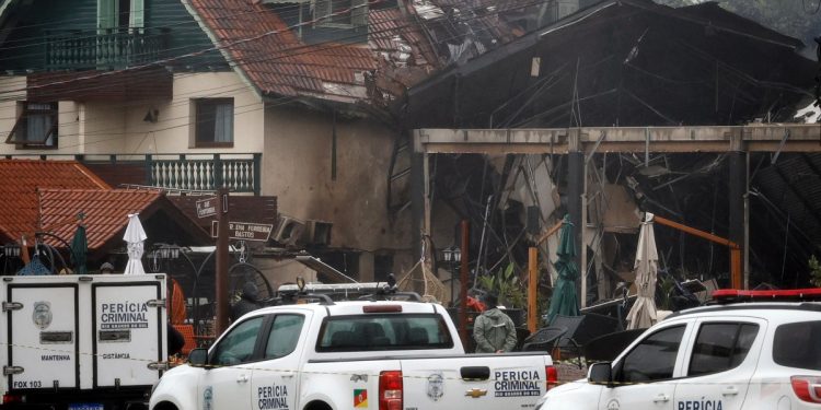 Una avioneta se estrella en una ciudad popular entre turistas en Brasil, matando a 10 personas | Noticias de aviación